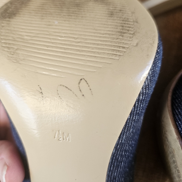 EUC..Guess Dark Blue Denim Heels SIze 7.5M - Picture 7 of 8